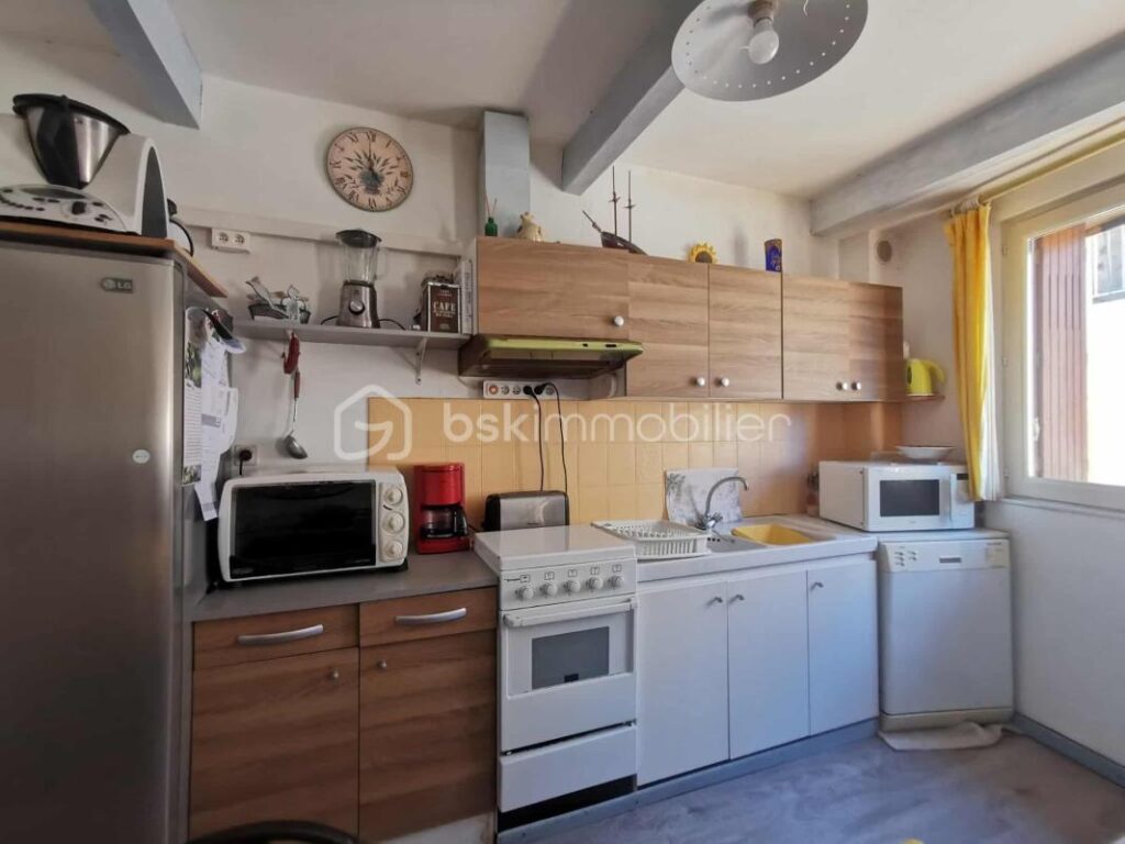 THOARD – Maison de village avec vue imprenable et fort potentiel locatif – 8 pièces – 5 chambres – 150 m²
