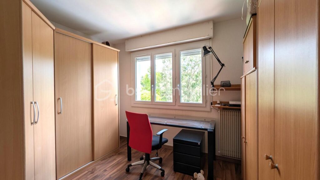 Maison familiale sans vis-à-vis avec piscine sur 2 000 m² de terrain – 6 pièces – 5 chambres – 160 m²