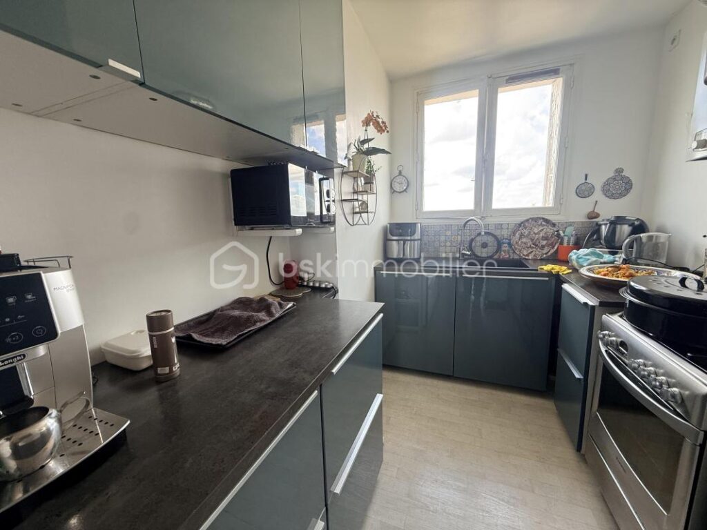✨ Vue imprenable – 8ème étage – Fort potentiel à deux pas de Rennes ✨ – 4 pièces – 3 chambres – 65 m²
