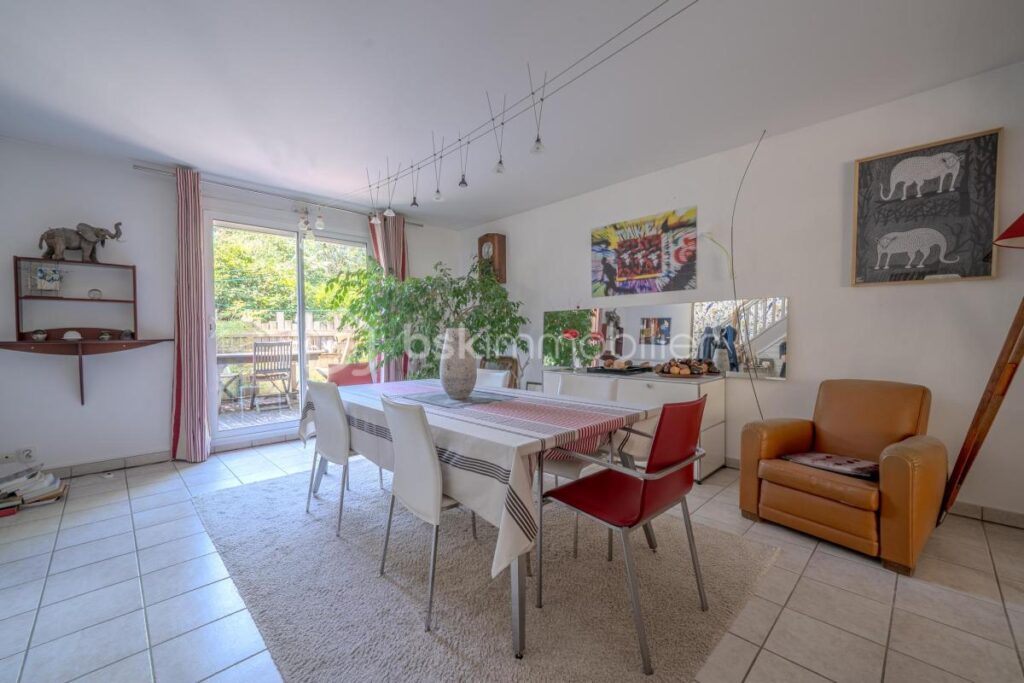 Grande maison familiale en lisière de bois – 8 pièces – 4 chambres – 190 m²