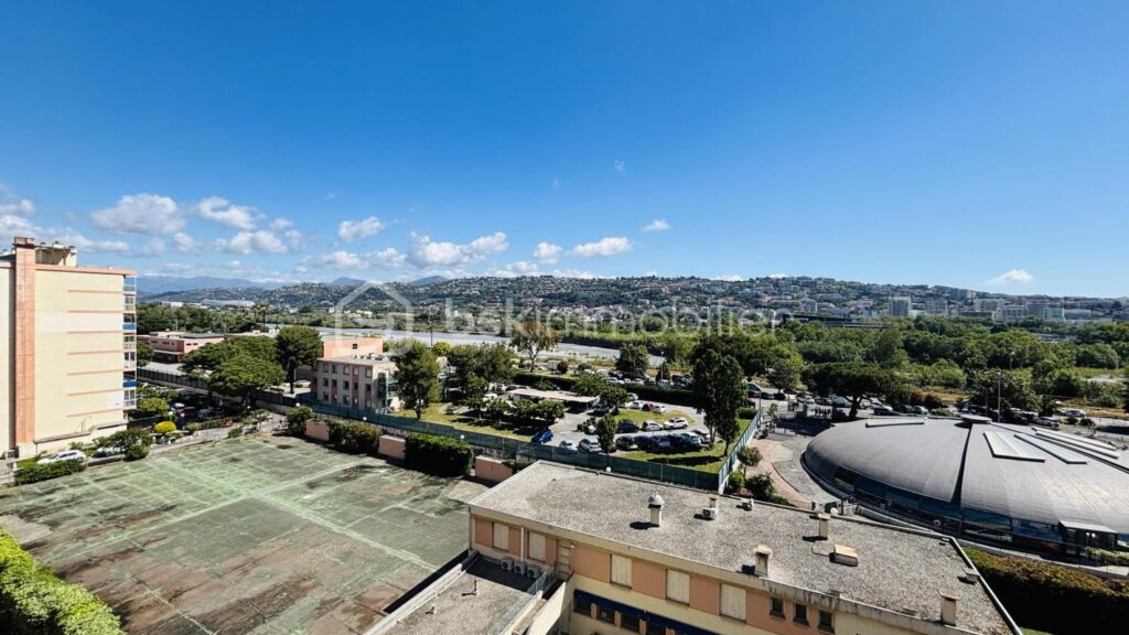 3 pièces vue dégagée cave et parking – 3 pièces – 2 chambres – 74 m²