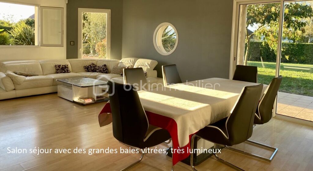 Charmante maison avec piscine, box à chevaux et vue Pyrénées – 9 pièces – 6 chambres – 269 m²