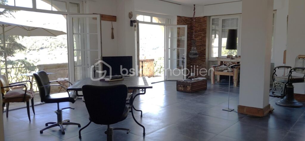 Elégante demeure de charme, aux pieds ces Cévennes, avec piscine et vue dégagée – 7 pièces – 6 chambres – 230 m²