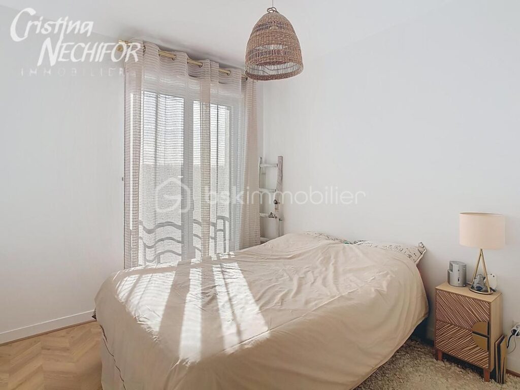 Superbe F3 au Dernier étage avec Balcon, 2 places de Parking et Cave – Quartier du Parc des Frênes – 3 pièces – 2 chambres – 62 m²