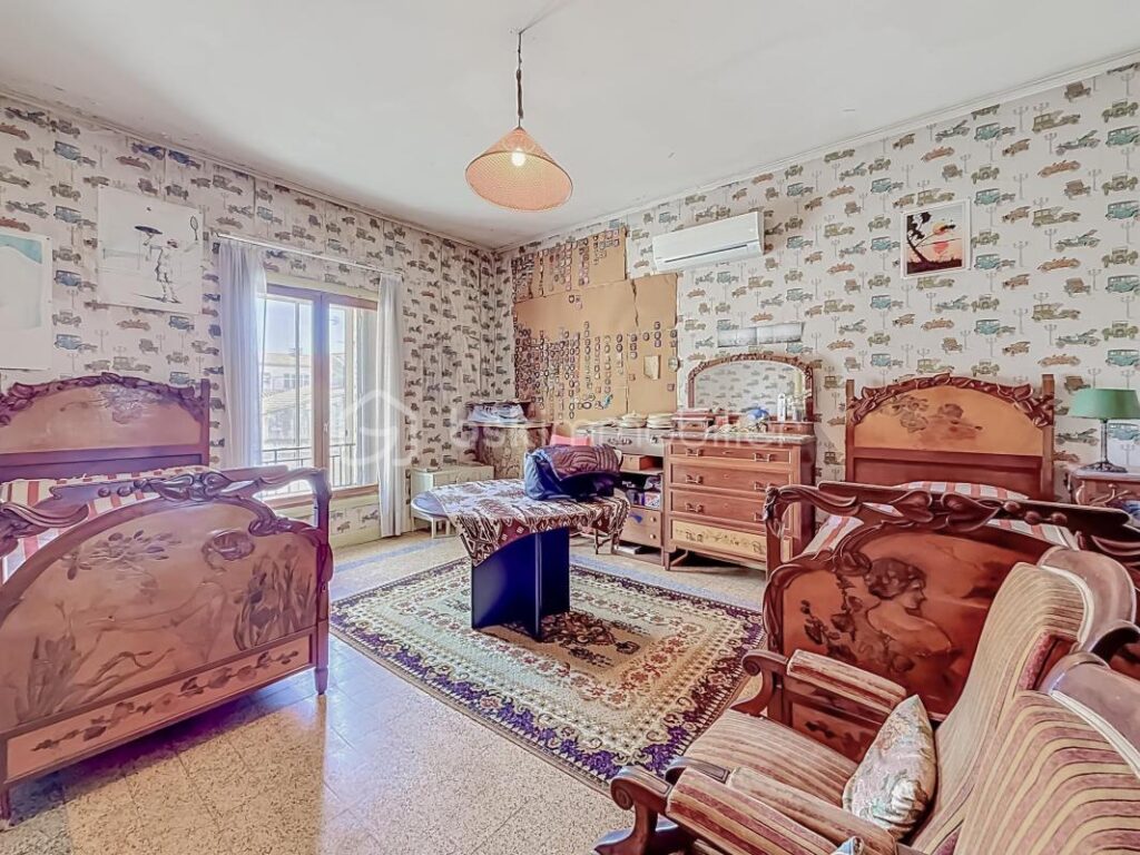 *** MAISON DE CARACTÈRE DE 230M2 AVEC CAVE ET PARKING – ARLES *** – 9 pièces – 6 chambres – 230 m²