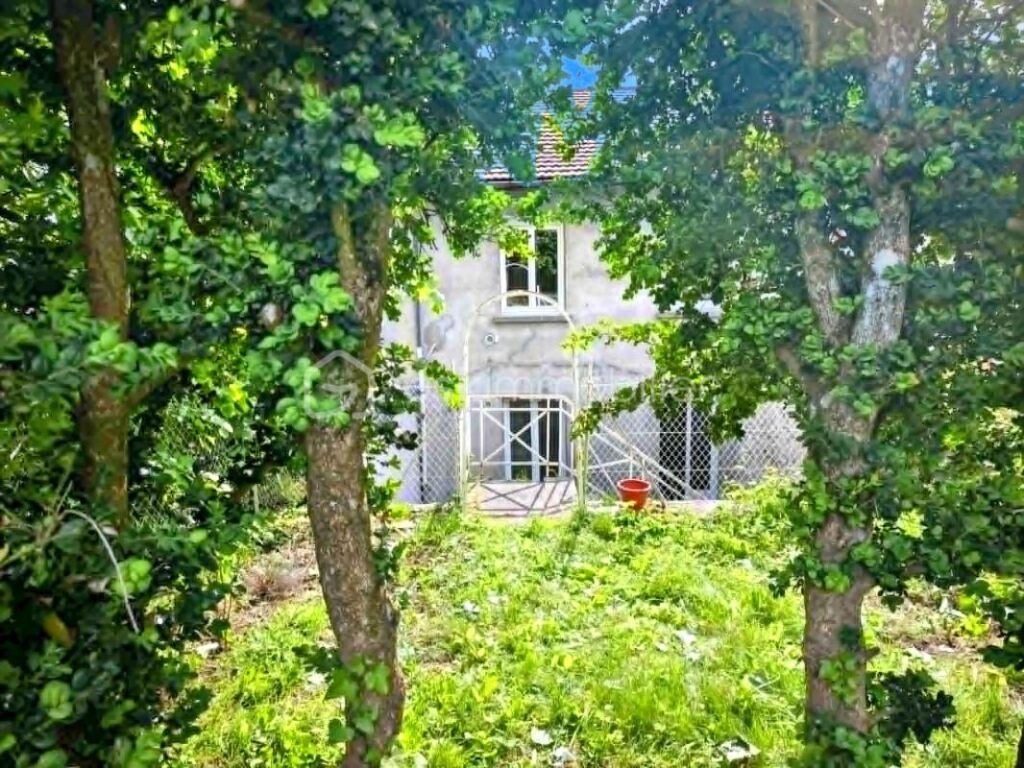 IMMEUBLE DE RAPPORT – 2 APPARTEMENTS – GARAGE – TERRAIN – NOIRÉTABLE – 6 pièces – NR chambres – 136 m²