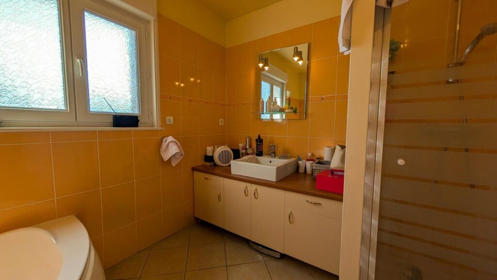 Pavillon individuel 115 m² sur sous-sol complet – 5 pièces – 3 chambres – 114 m²