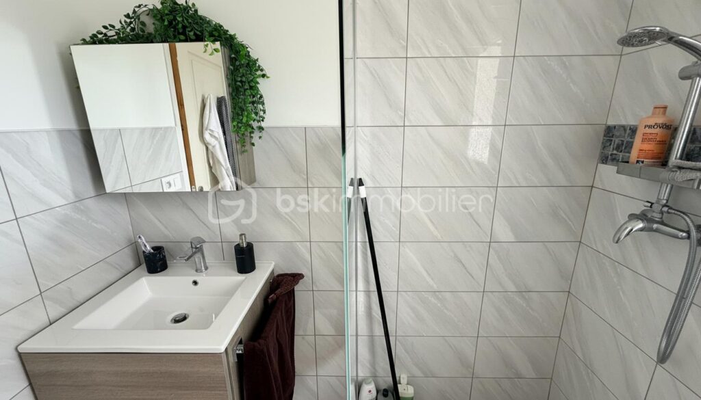T3 de 60 m2 à 10 minutes de PEZENAS – 3 pièces – 2 chambres – 60 m²