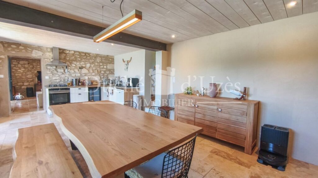 Maison – 9 pièces – 4 chambres – 200 m²