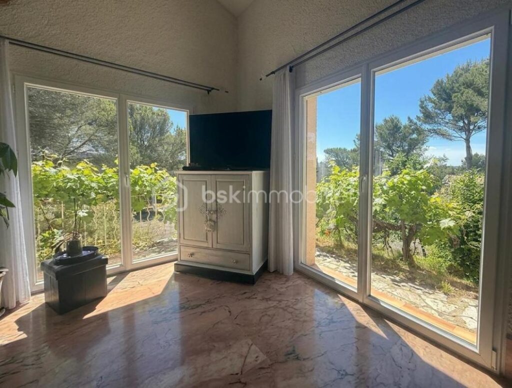 Rare à la vente – Maison de plain-pied avec vue dominante et cadre naturel unique – 6 pièces – 5 chambres – 155 m²