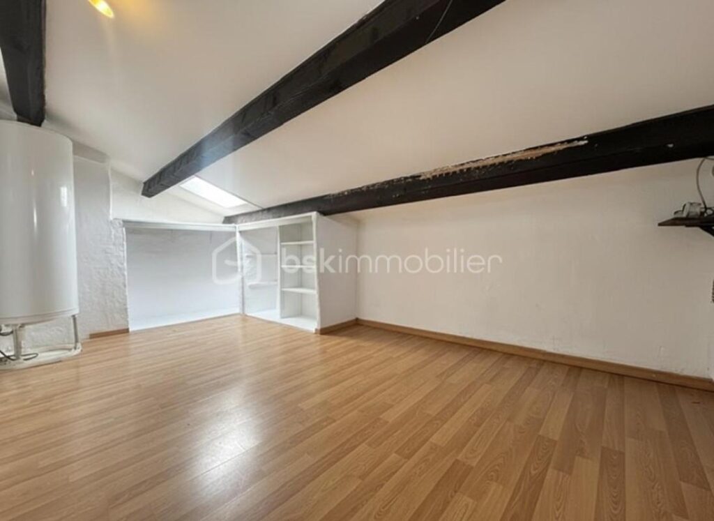 Habitez un duplex plein de charme tout en percevant un loyer mensuel – 4 pièces – 3 chambres – 82 m²