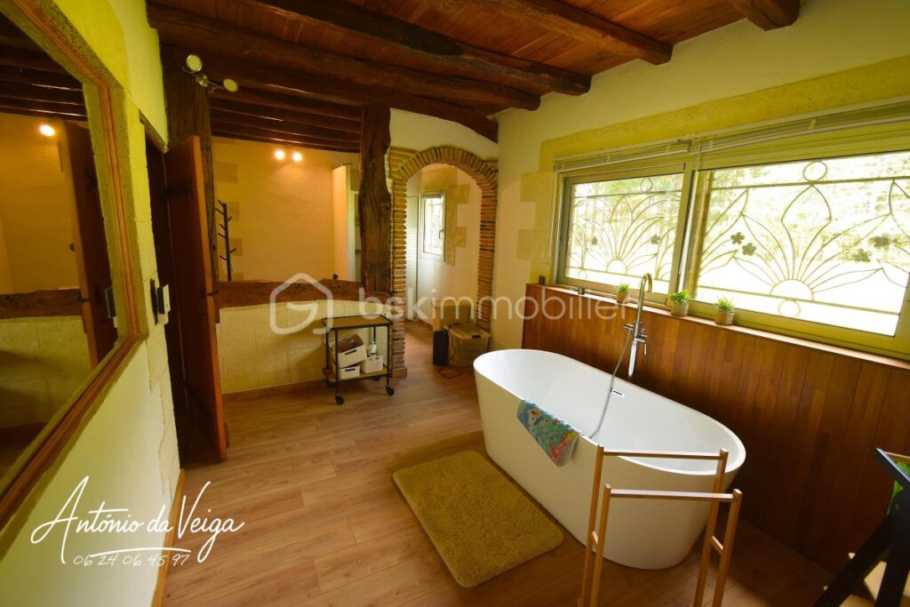✨ Maison d’Exception avec Piscine & Dépendance – Un Cadre de Vie Rare ! – 8 pièces – 3 chambres – 260 m²