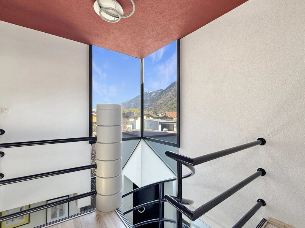 Villa contemporaine à Martigny ! – 6 pièces – 4 chambres – 220 m²
