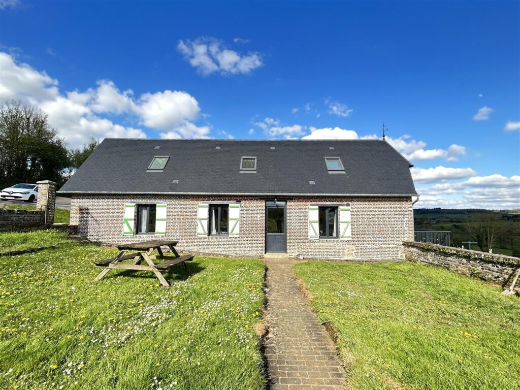 L&rsquo;agence CAZIN IMMOBILIER vous propose cette jolie maison de – 4 pièces – 3 chambres – 98 m²