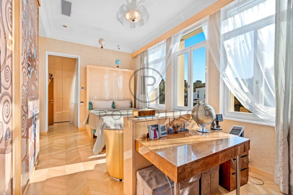 Domaine d’exception à vendre au Cap d’Antibes – Château du Cap – 15 pièces – 11 chambres – 1000 m²