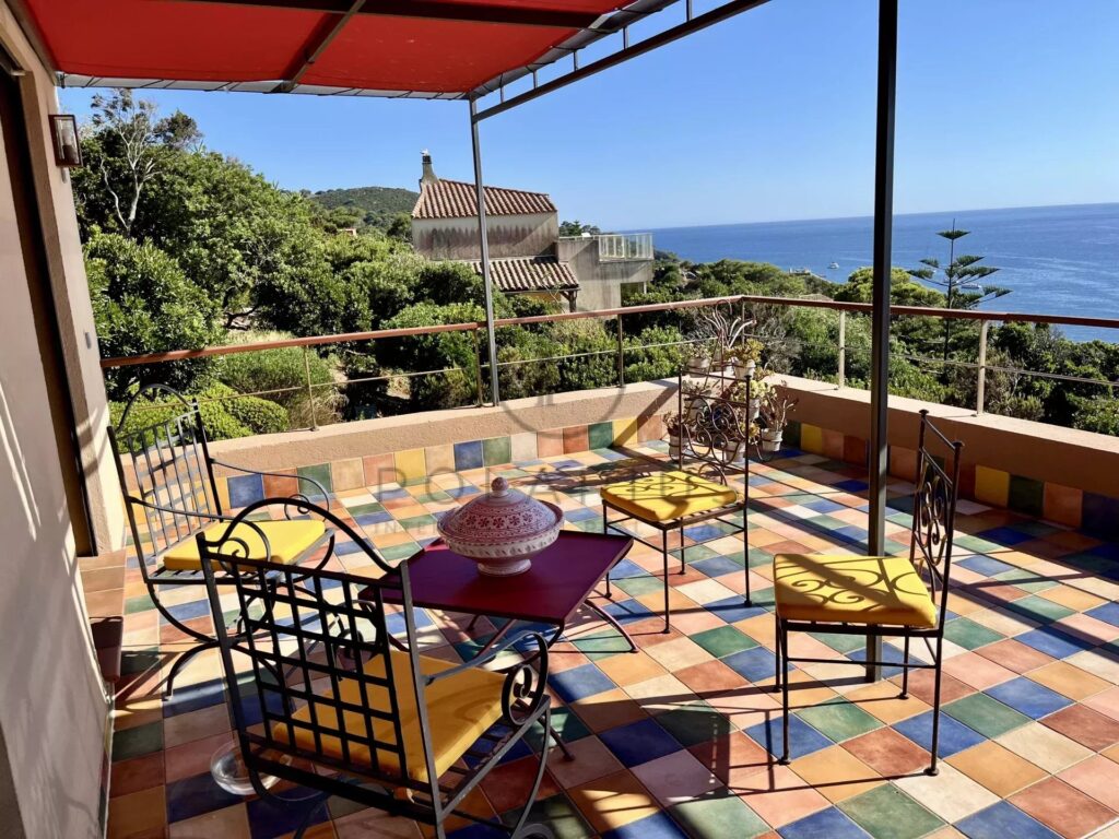 Charmante villa avec vue mer sur l&rsquo;Île du Levant – 4 pièces – 3 chambres – 120.5 m²