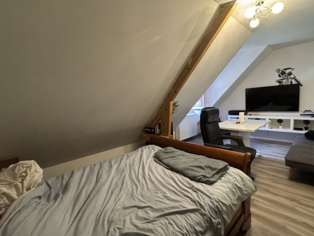 Proposée par Cazin Immobilier Située entre Vimoutiers et Gac – 6 pièces – 5 chambres – 109 m²