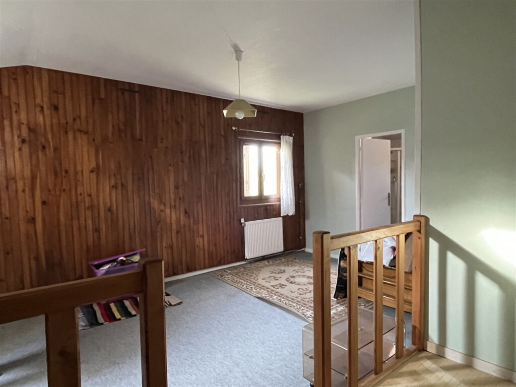 Située au milieu des prairies du Pays d&rsquo;Auge, au bout d&rsquo;un c – 9 pièces – 6 chambres – 170 m²