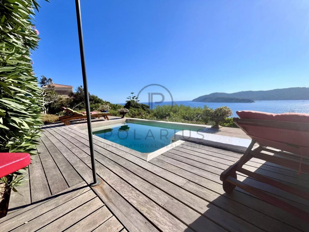 Charmante villa avec vue mer sur l&rsquo;Île du Levant – 4 pièces – 3 chambres – 120.5 m²