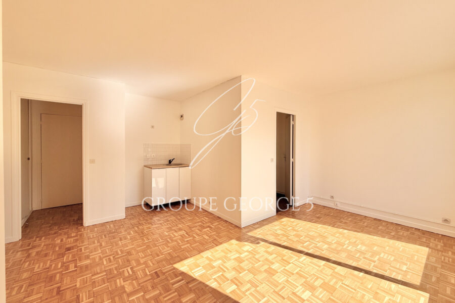 Appartement à vendre à Paris — Vue sur la ville — photo 5