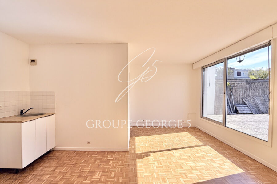 Appartement à vendre à Paris — Vue sur la ville — photo 4
