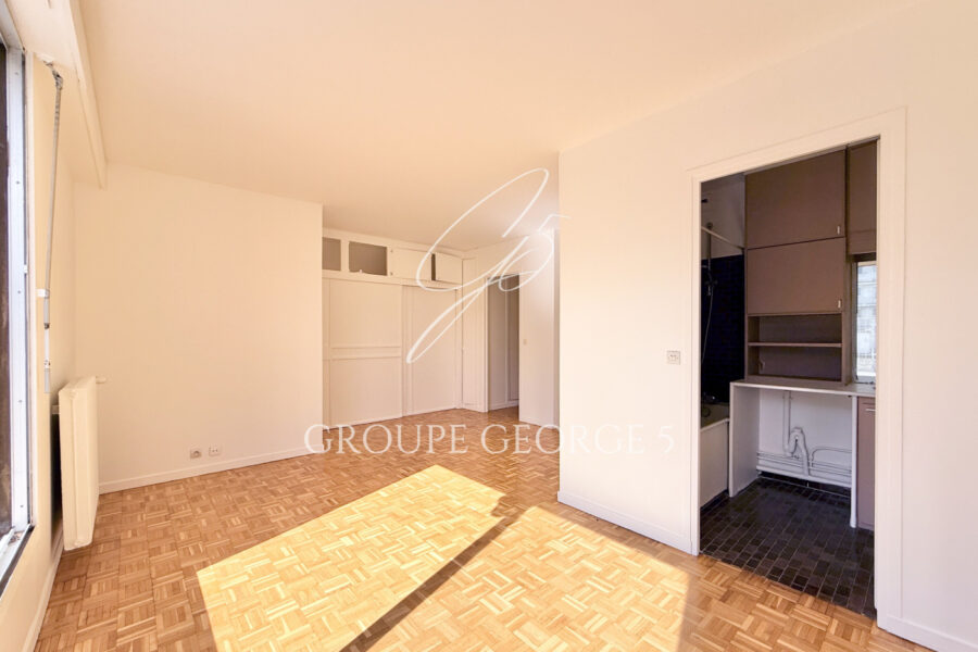 Appartement à vendre à Paris — Vue sur la ville — photo 6