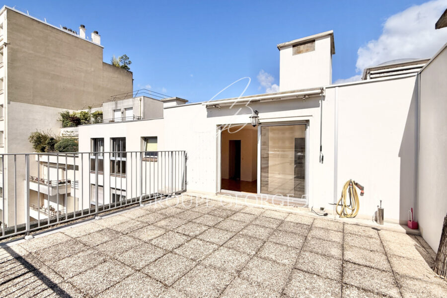 Appartement à vendre à Paris — Vue sur la ville — photo 1