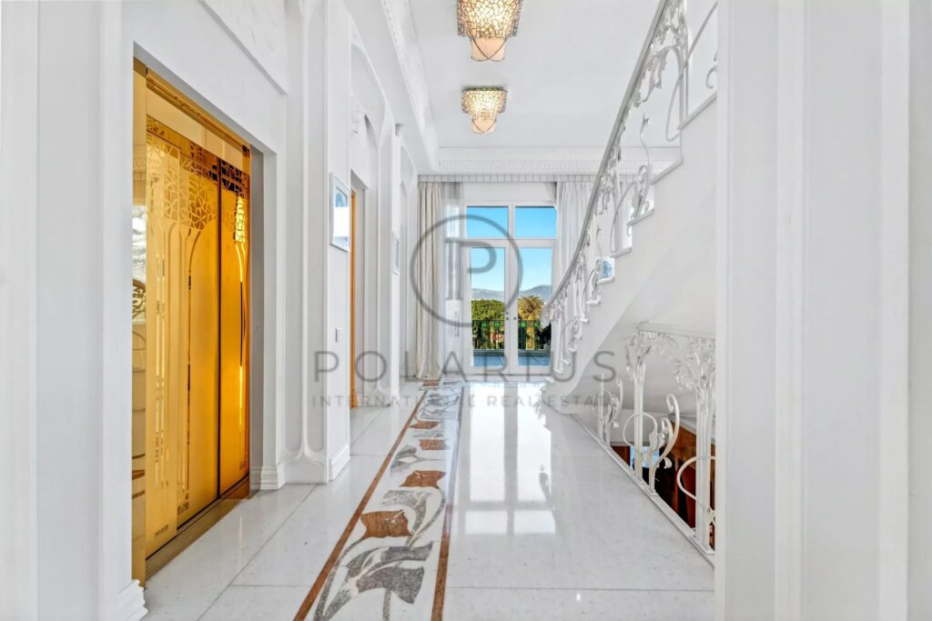 Domaine d’exception à vendre au Cap d’Antibes – Château du Cap – 15 pièces – 11 chambres – 1000 m²