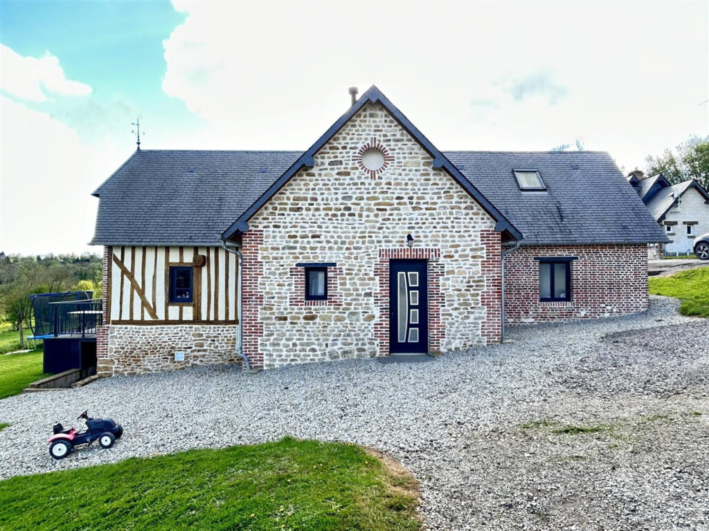 L&rsquo;agence CAZIN IMMOBILIER vous propose cette jolie maison de – 4 pièces – 3 chambres – 98 m²