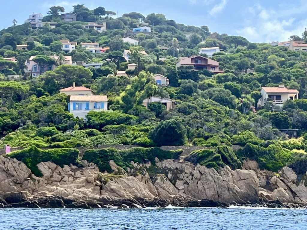 Charmante villa avec vue mer sur l&rsquo;Île du Levant – 4 pièces – 3 chambres – 120.5 m²