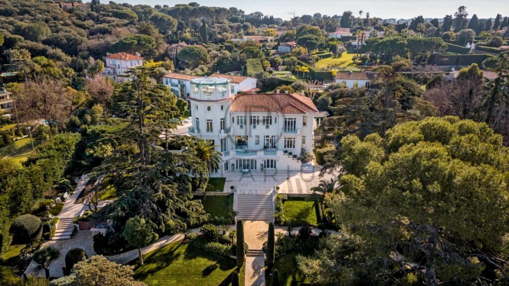Domaine d’exception à vendre au Cap d’Antibes – Château du Cap – 15 pièces – 11 chambres – 1000 m²