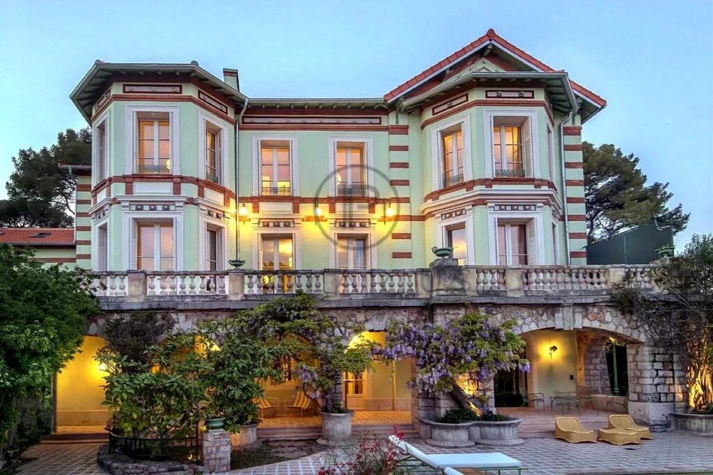 瓦尔省耶尔市八卧豪华别墅出租 – 8 pièces – 8 chambres – 16 voyageurs – 450 m²