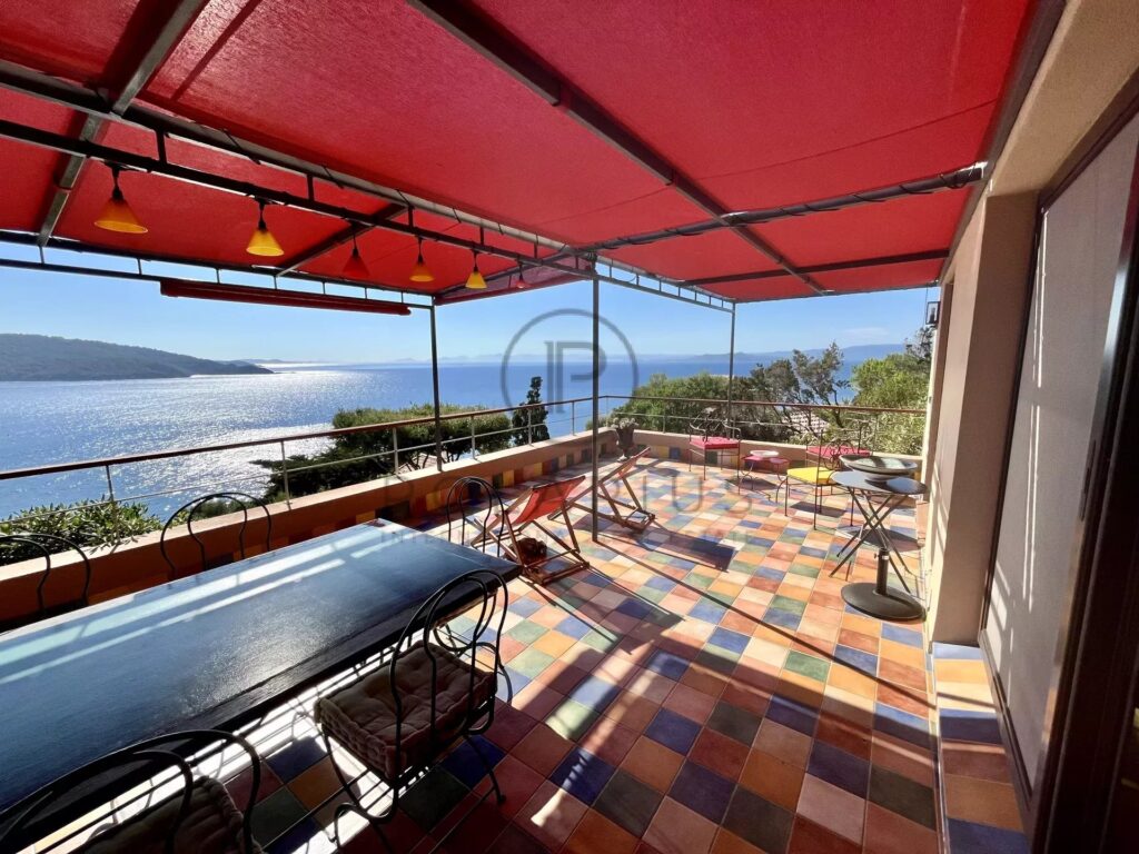 Charmante villa avec vue mer sur l&rsquo;Île du Levant – 4 pièces – 3 chambres – 120.5 m²