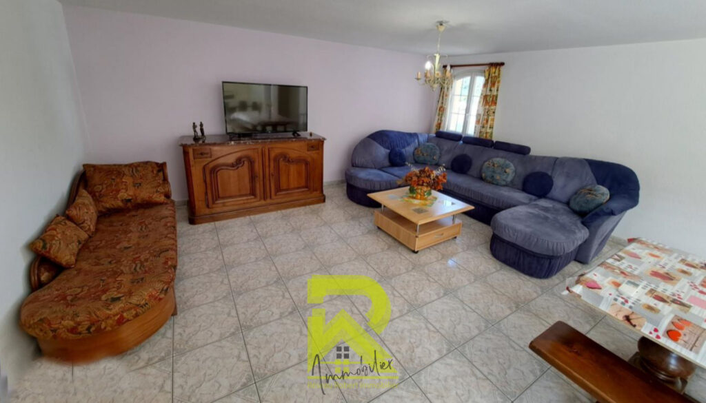 Charmante Maison + 4 appartements +1 terrain viabilisé à RIB – 14 pièces – 8 chambres – 350 m²