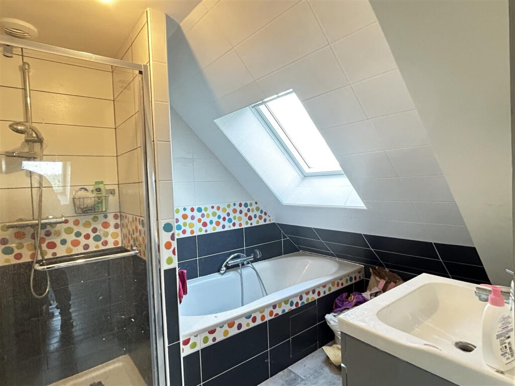 L&rsquo;agence CAZIN IMMOBILIER vous propose cette jolie maison de – 4 pièces – 3 chambres – 98 m²