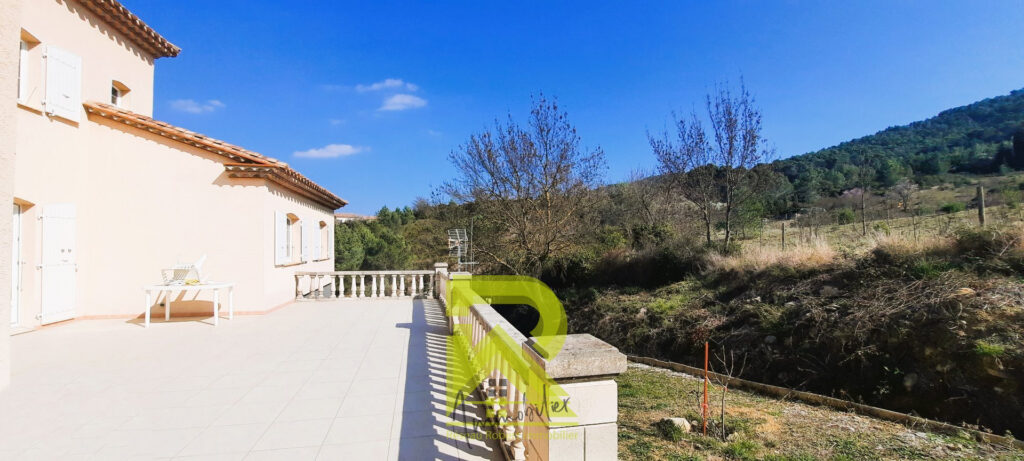 Charmante Maison + 4 appartements +1 terrain viabilisé à RIB – 14 pièces – 8 chambres – 350 m²