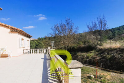 Charmante Maison + 4 appartements +1 terrain viabilisé à RIB – 14 pièces – 8 chambres – 350 m²