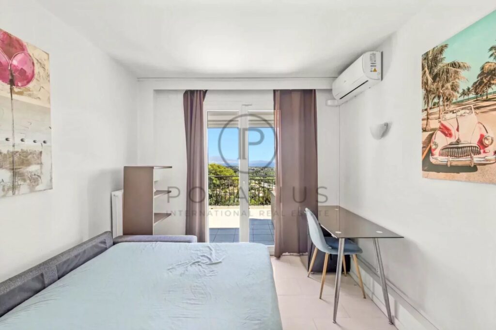 Villa de luxe avec vue sur la mer à vendre à Antibes – 6 chambres, piscine et appartement d&rsquo;invités – 9 pièces – 6 chambres – 350 m²