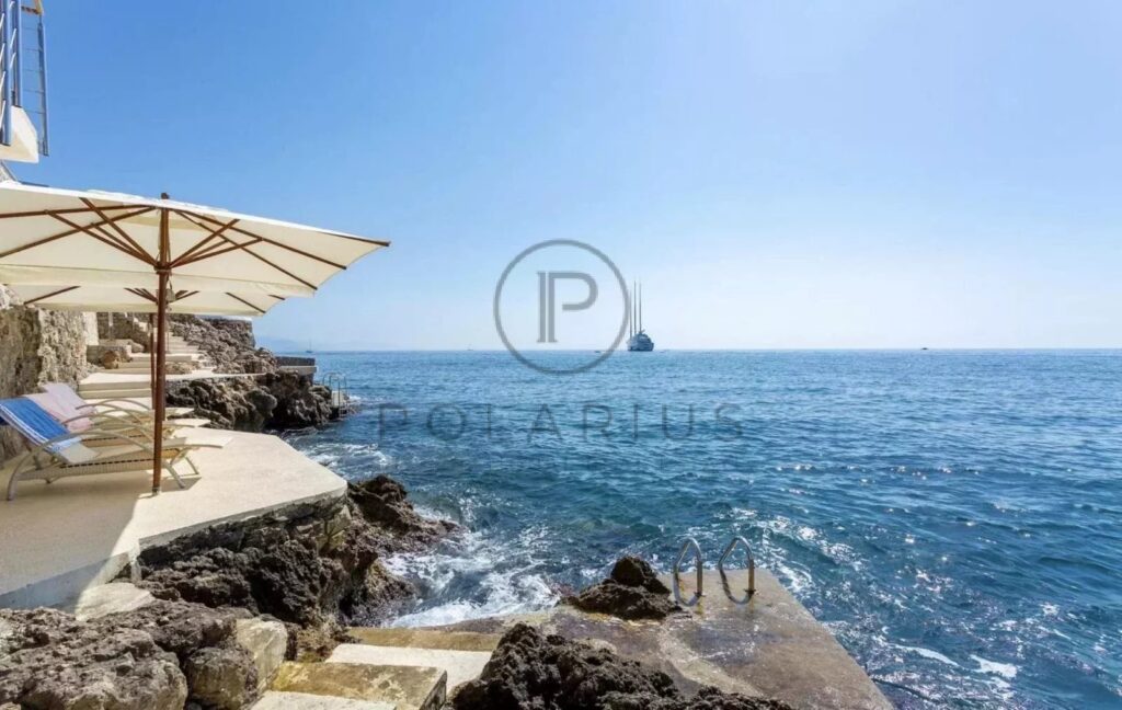 Domaine d’exception à vendre au Cap d’Antibes – Château du Cap – 15 pièces – 11 chambres – 1000 m²
