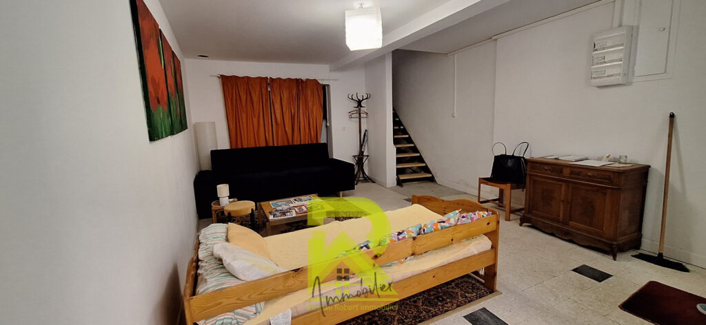 Maison de village atypique avec belle vue sur L&rsquo;étang de BAG – 5 pièces – 3 chambres – 160 m²