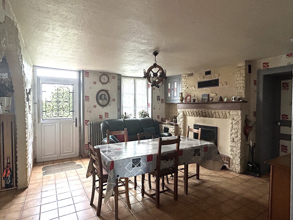 Au coeur de la campagne du sud Pays d&rsquo;auge, l&rsquo;agence CAZIN I – 6 pièces – 3 chambres – 120 m²