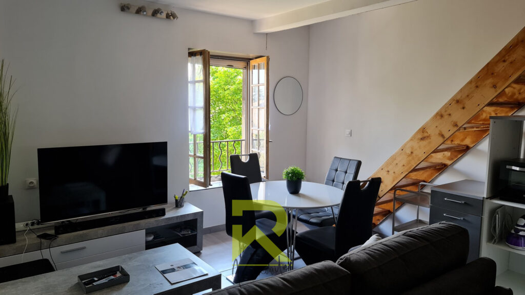 A 2 pas des berges de l?Hérault beaux t 3 + T1 rénovés, 64 m – 4 pièces – 3 chambres – 67 m²