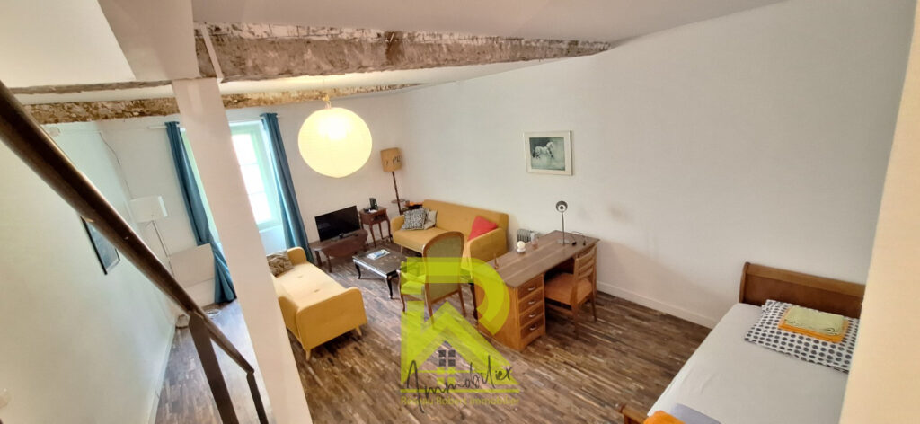 Maison de village atypique avec belle vue sur L&rsquo;étang de BAG – 5 pièces – 3 chambres – 160 m²