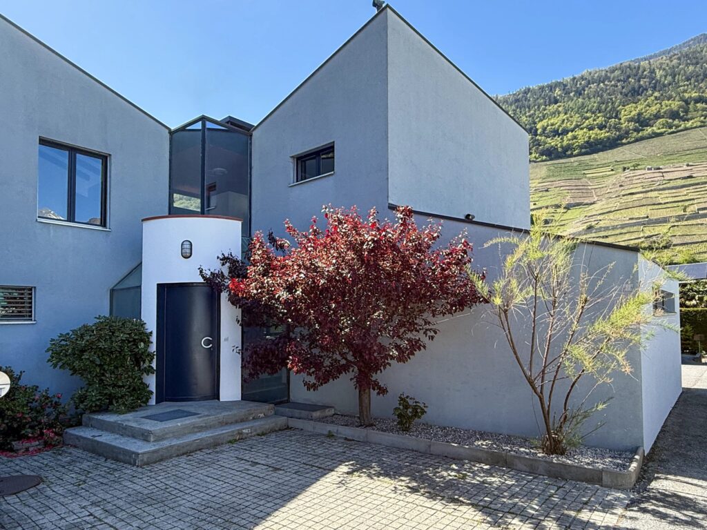 Villa contemporaine à Martigny ! – 6 pièces – 4 chambres – 220 m²