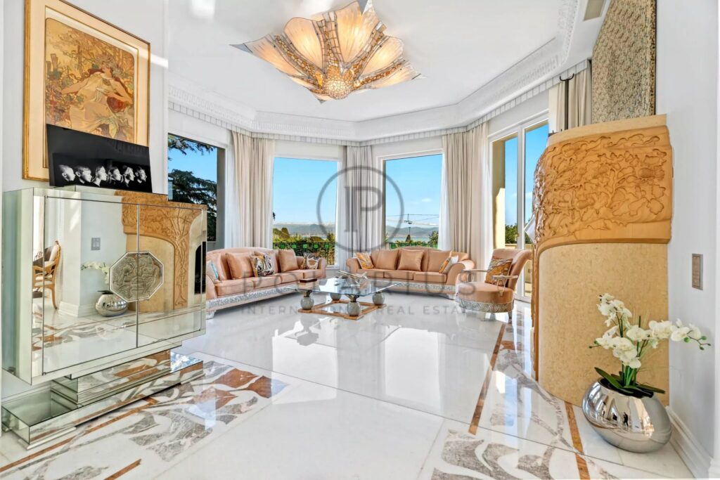 Domaine d’exception à vendre au Cap d’Antibes – Château du Cap – 15 pièces – 11 chambres – 1000 m²