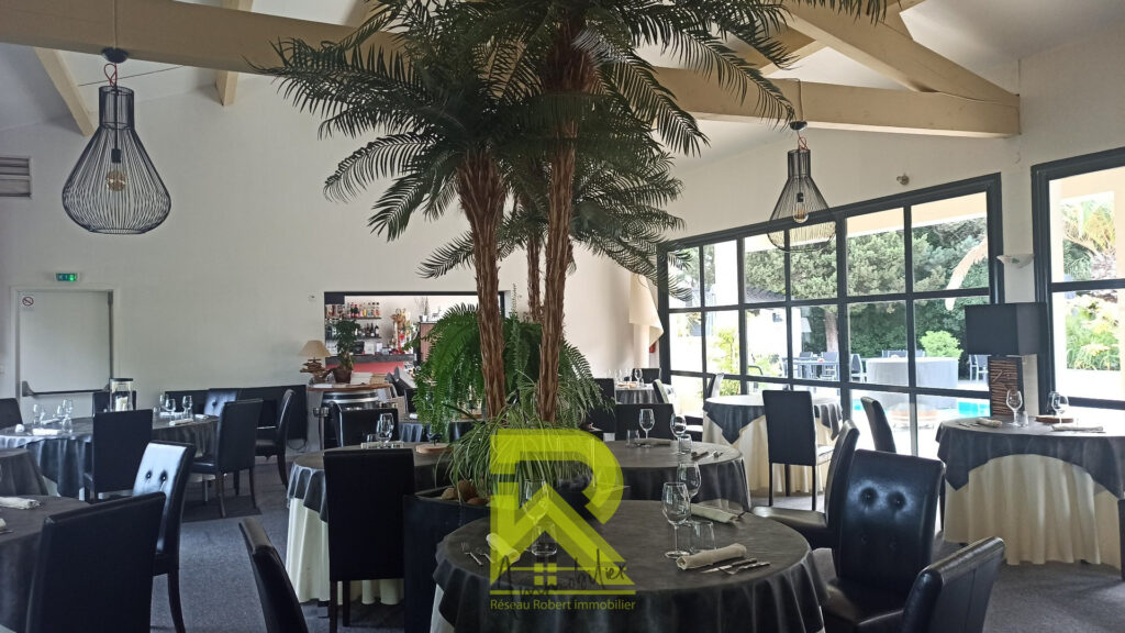 Domaine avec une activité commerciale – 6 pièces – 4 chambres – 211 m²