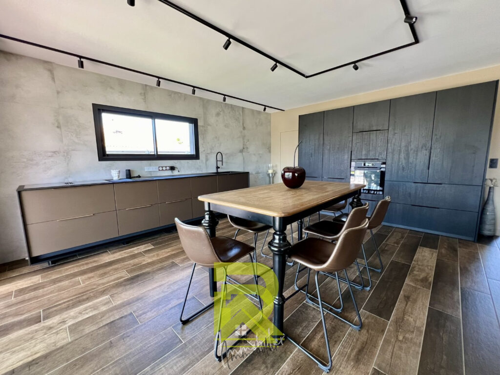 VILLA MODERNE AVEC VUE PANORAMIQUE AGDE – 5 pièces – 4 chambres – 190 m²