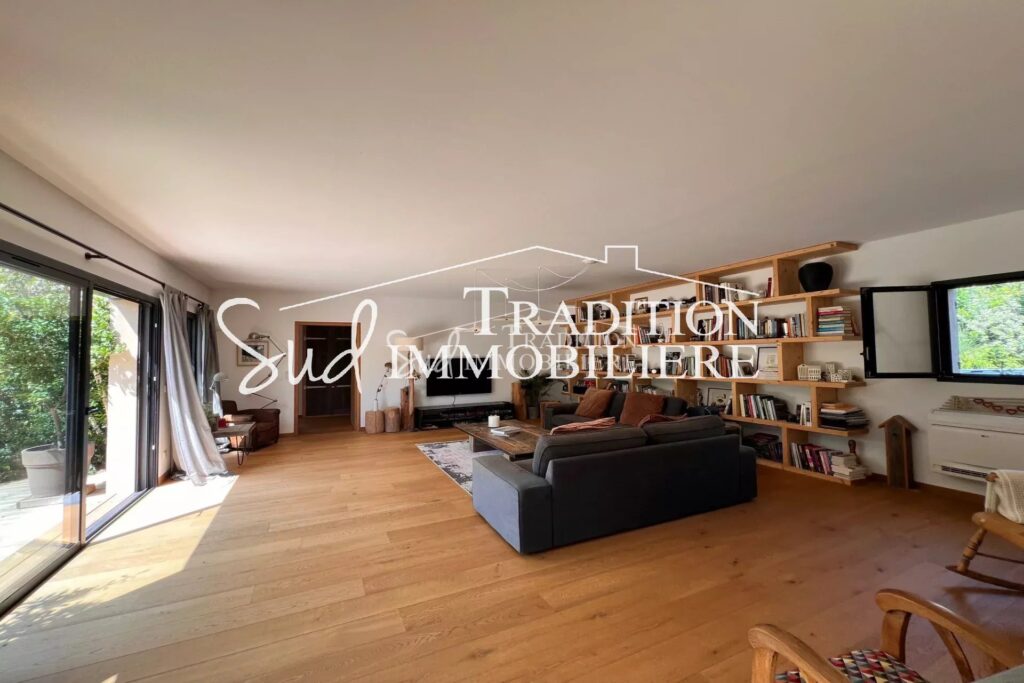vente maison 10 Pièce(s) – 10 pièces – NR chambres – 240.00 m²