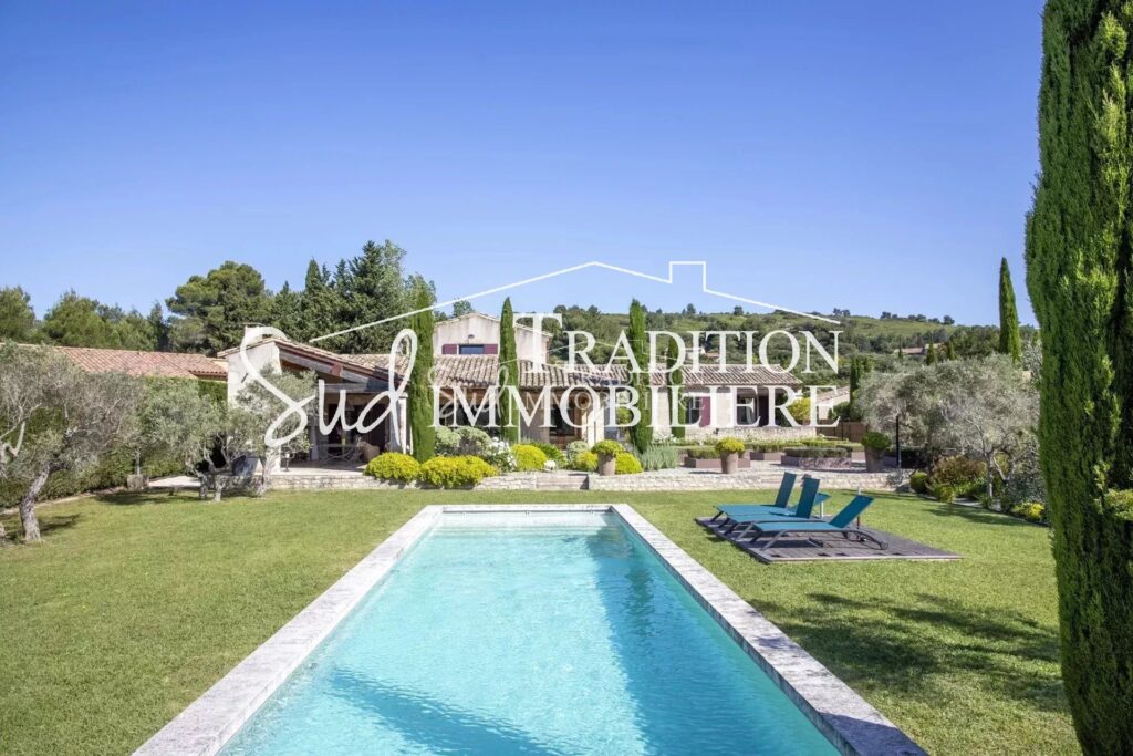 vente maison – NR pièces – NR chambres – 240.00 m²