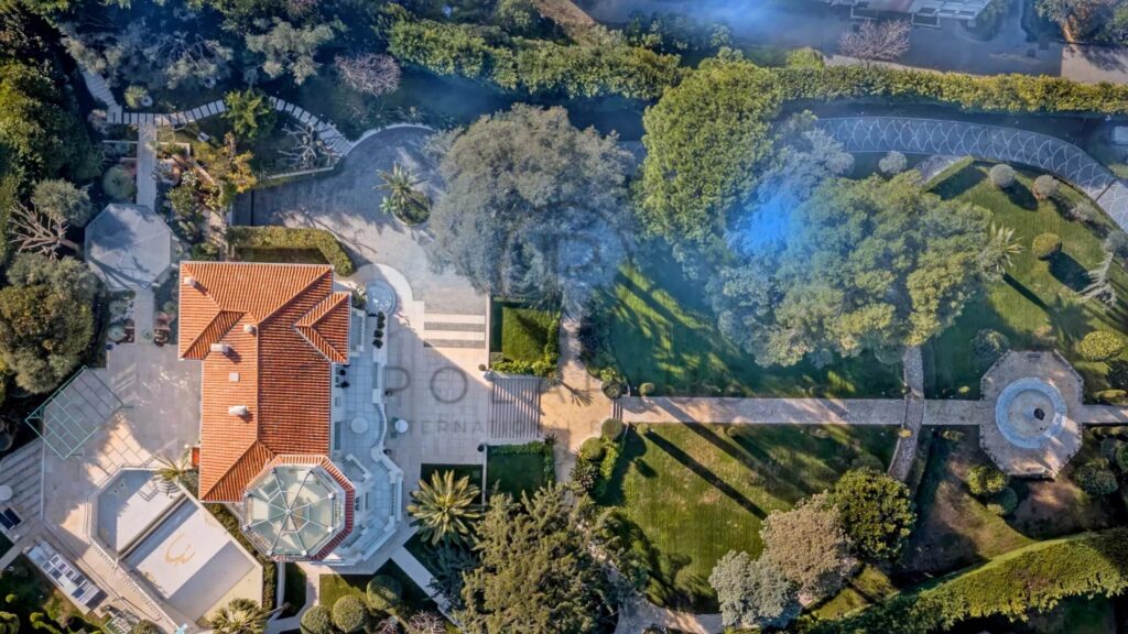 Domaine d’exception à vendre au Cap d’Antibes – Château du Cap – 15 pièces – 11 chambres – 1000 m²